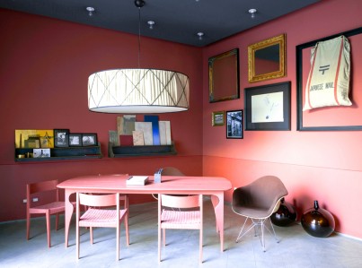 Tendance couleurs Tollens Immersion - salle-à-manger rouge, photo : Misha Gordon Alamy